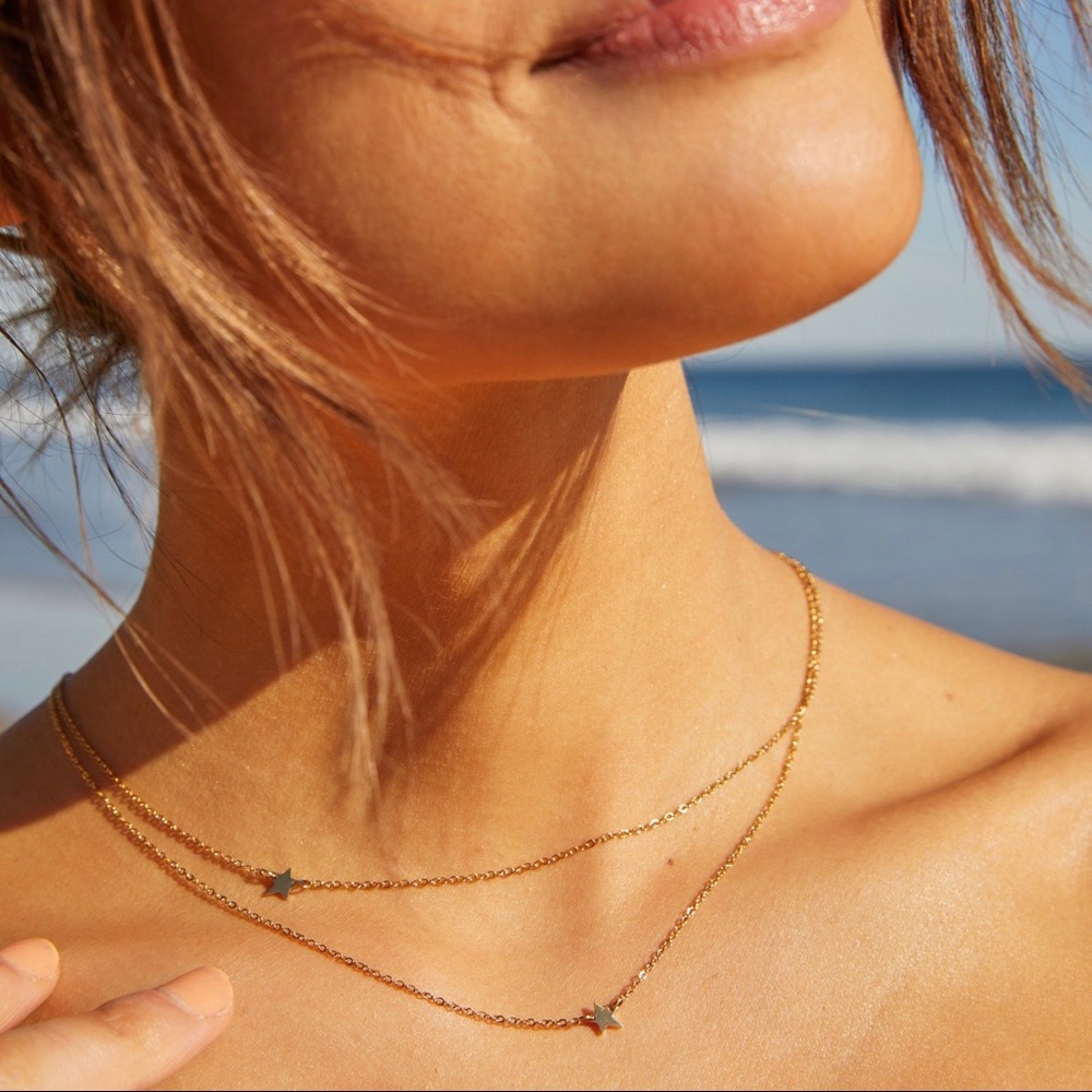 Jennifer Zeuner double star necklace